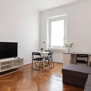 Youhosty - Correggio 55 B Appartamento