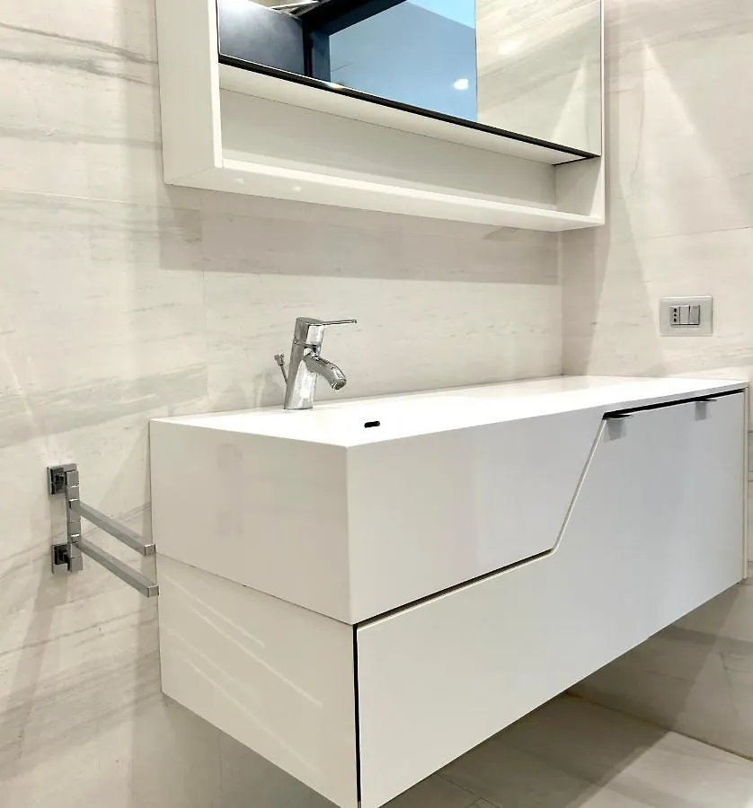 Sismondi New Apt Milan